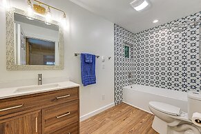 Waterfront Alder Lake Retreat: Private Deck!