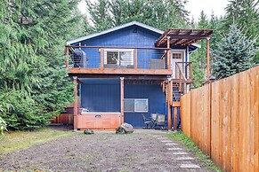 Waterfront Alder Lake Retreat: Private Deck!