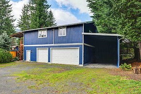 Waterfront Alder Lake Retreat: Private Deck!