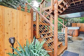 Waterfront Alder Lake Retreat: Private Deck!