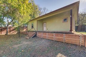 10 Mi to Dtwn Dallas: Chic Home w/ Yard!