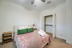 10 Mi to Dtwn Dallas: Chic Home w/ Yard!