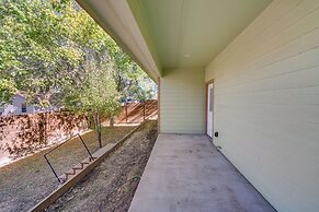 10 Mi to Dtwn Dallas: Chic Home w/ Yard!