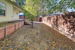 10 Mi to Dtwn Dallas: Chic Home w/ Yard!
