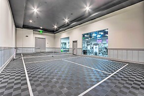 Walk to White-sand Beach: Resort Condo in Destin!