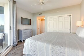 Walk to White-sand Beach: Resort Condo in Destin!