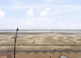 Studio in Blankenberge With Sea Views
