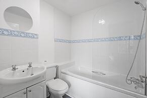 Homely 2bed 2bath House in Erdington With Parking Sleep 6