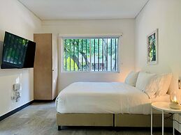 w Amazing Loft w Perfect Balcony in Cali