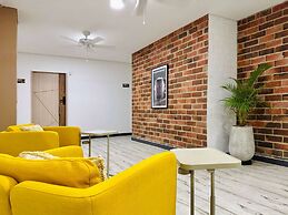 w Comfy Loft w Great Deco in Cali