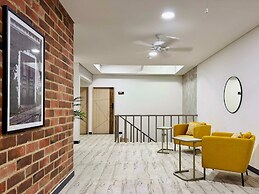 w Cozy Loft w Majestic Deco in Cali