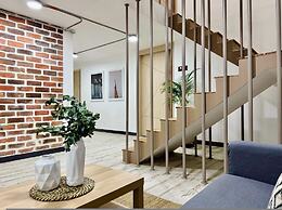 w Majestic Loft w Modern Deco in Cali