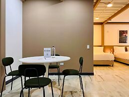 w Glorious Loft w Elegant Balcony in Cali