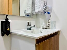 w Glorious Loft w Elegant Balcony in Cali