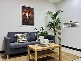 w Glorious Loft w Elegant Balcony in Cali