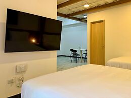 w Glorious Loft w Elegant Balcony in Cali