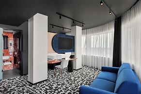 TRIBE Budapest Airport