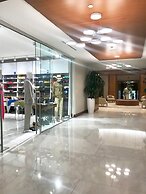 Elegant Beachfront Condo: Your Perfect Getaway!