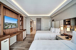 Elegant Beachfront Condo: Your Perfect Getaway!