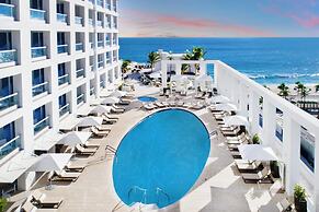 Elegant Beachfront Condo: Your Perfect Getaway!