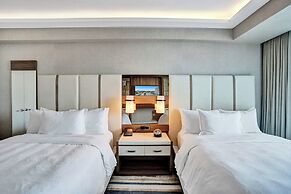 Elegant Beachfront Condo: Your Perfect Getaway!