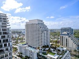 Elegant Beachfront Condo: Your Perfect Getaway!