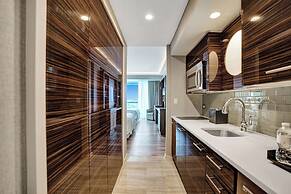 Elegant Beachfront Condo: Your Perfect Getaway!