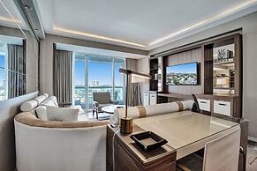 Chic Beachfront Bliss: Your Perfect 1 BR Retreat !