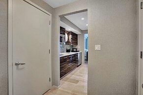 Chic Beachfront Bliss: Your Perfect 1 BR Retreat !