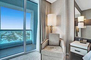 Chic Beachfront Bliss: Your Perfect 1 BR Retreat !