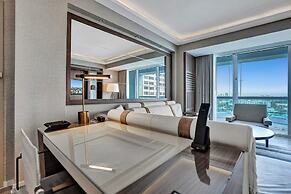 Chic Beachfront Bliss: Your Perfect 1 BR Retreat !