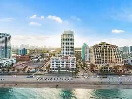 Chic Beachfront Bliss: Your Perfect 1 BR Retreat !