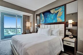 Chic Beachfront Bliss: Your Perfect 1 BR Retreat !