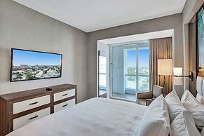 Chic Beachfront Bliss: Your Perfect 1 BR Retreat !