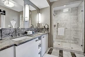 Chic Beachfront Bliss: Your Perfect 1 BR Retreat !