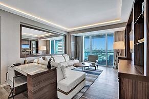 Chic Beachfront Bliss: Your Perfect 1 BR Retreat !