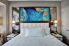 Chic Beachfront Bliss: Your Perfect 1 BR Retreat !