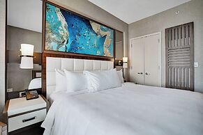 Chic Beachfront Bliss: Your Perfect 1 BR Retreat !