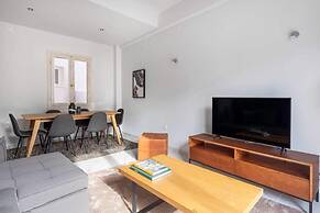 Classic Living 2 Bd Historic Mets Apt