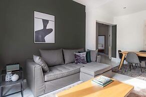 Classic Living 2 Bd Historic Mets Apt