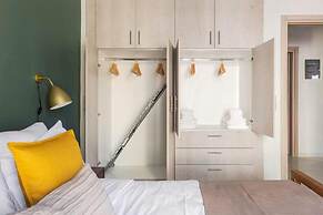 Classic Living 2 Bd Historic Mets Apt