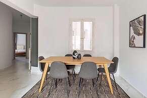 Classic Living 2 Bd Historic Mets Apt