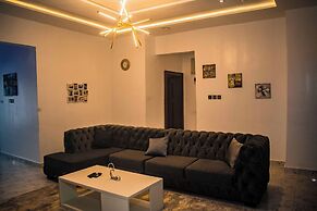 GlassTop Lounge Kubwa