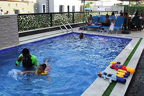 GlassTop Lounge Kubwa