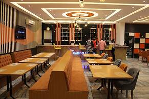 GlassTop Lounge Kubwa