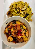 GlassTop Lounge Kubwa