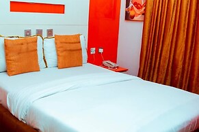 GlassTop Lounge Kubwa