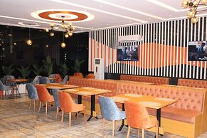 GlassTop Lounge Kubwa