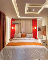 GlassTop Lounge Kubwa