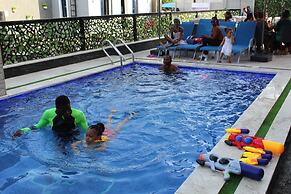 GlassTop Lounge Kubwa